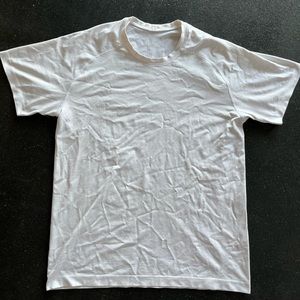 Lululemon men’s white metal vent T-shirt- size medium